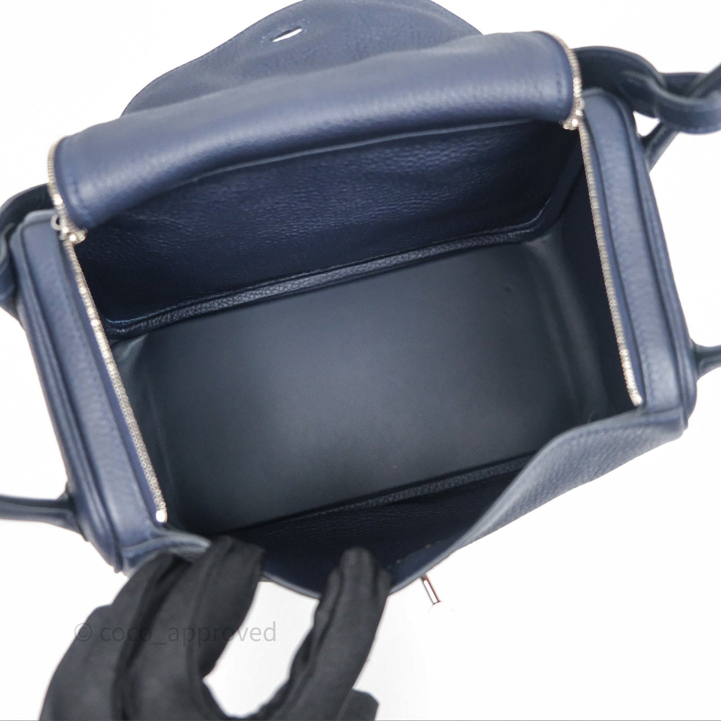 Hermès Lindy 26 Bleu Nuit 2Z Taurillon Clemence Palladium Hardware