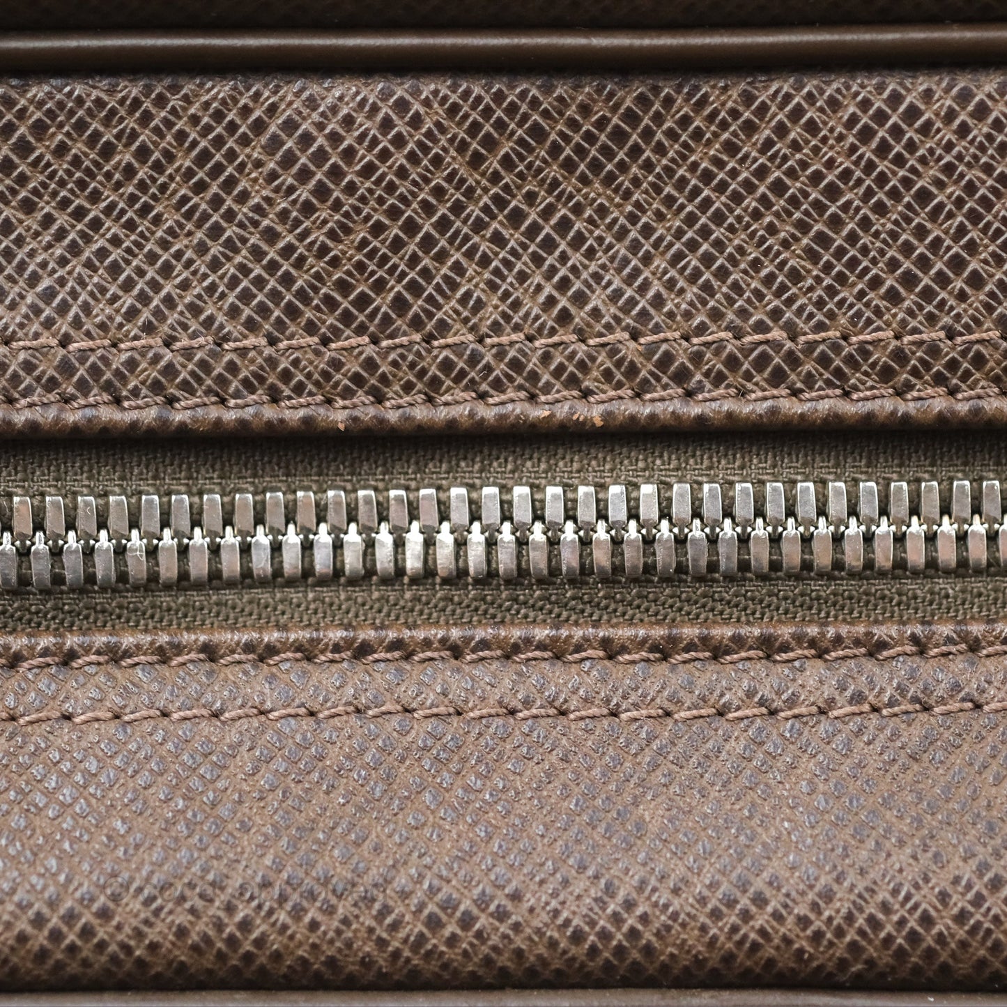 Louis Vuitton Vintage Kendall PM in Brown Taiga Leather