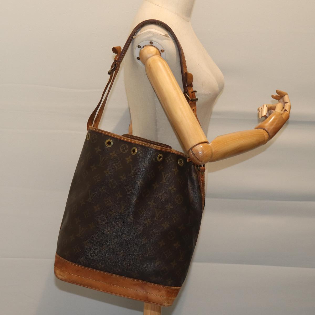 LOUIS VUITTON Monogram Noe Shoulder Bag M42224 LV 69577