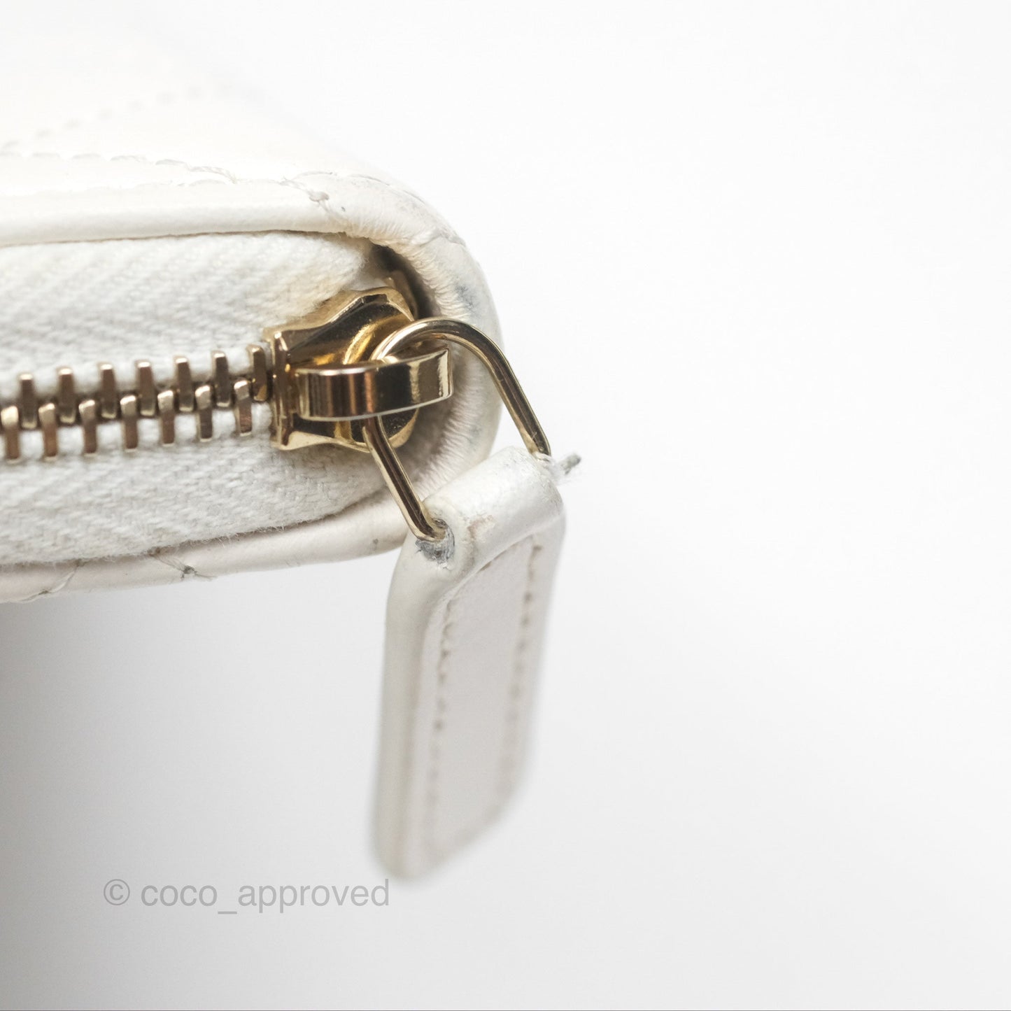 Chanel Pearl CC Zipped Coin Purse White Lambskin Gold Hardware