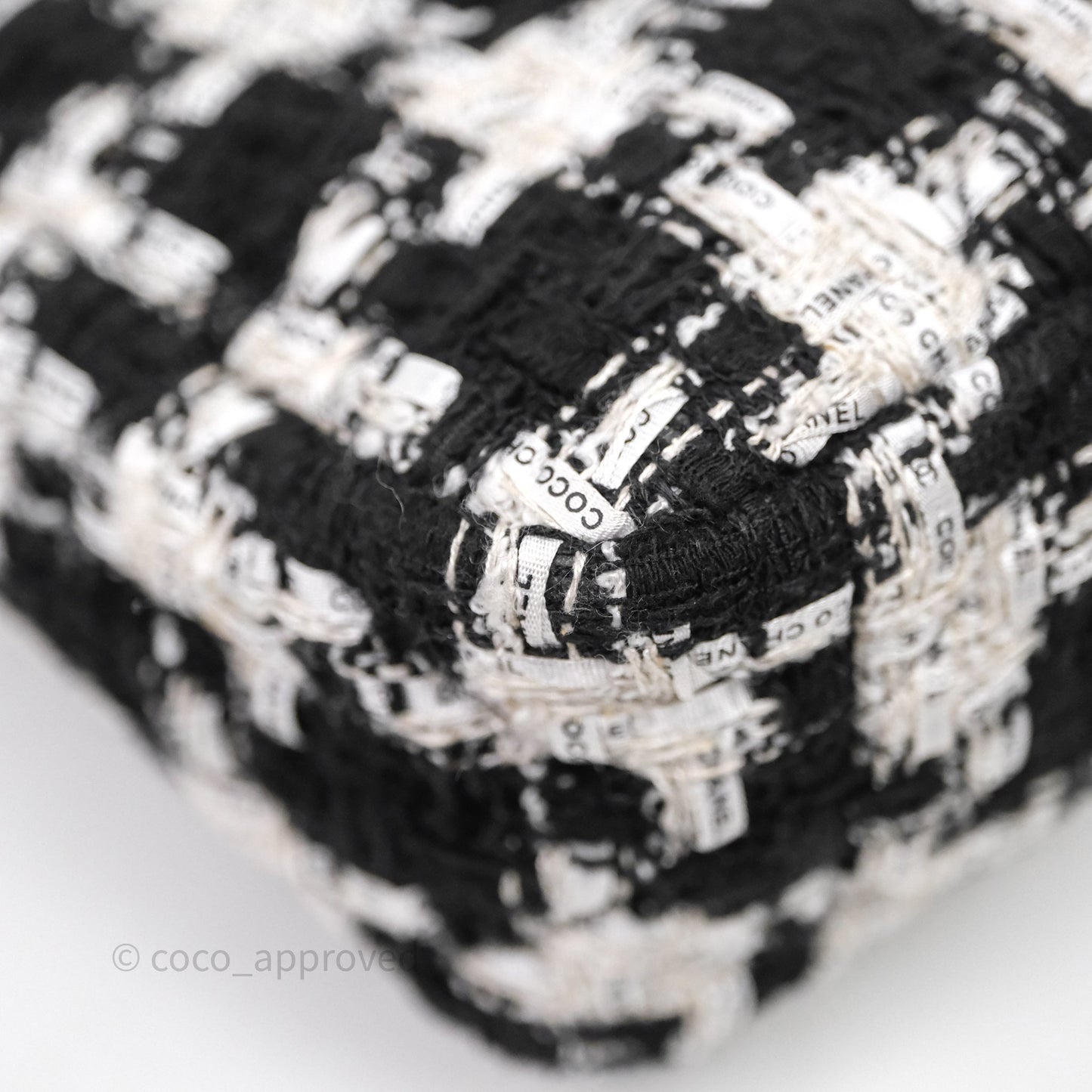 Chanel 19 Small Tweed Houndstooth Black & White Mixed Hardware