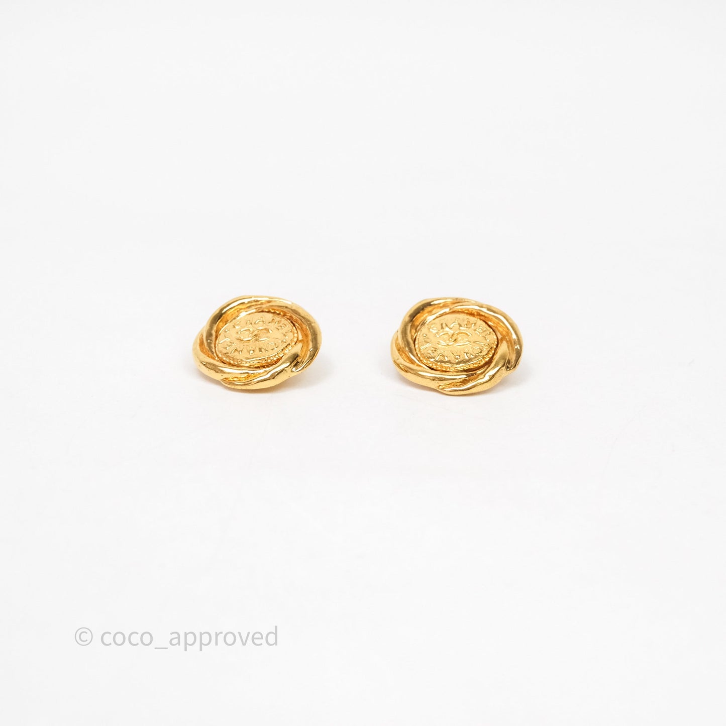 Chanel Vintage CC Round Ear Clip Gold Tone 93P