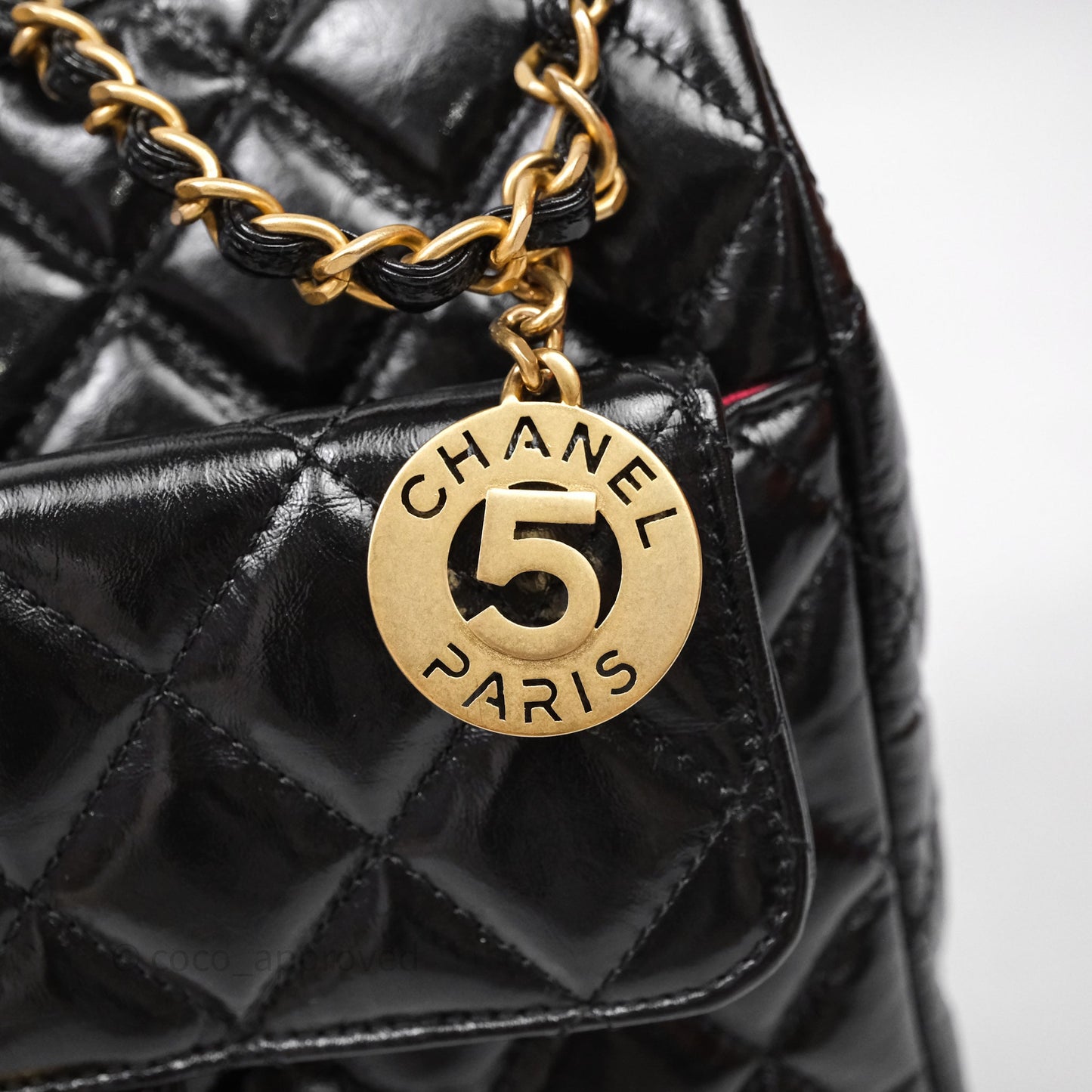 Chanel Medium Quilted Wavy CC Hobo Black Shiny Crumpled Calfskin Aged Gold Hardware