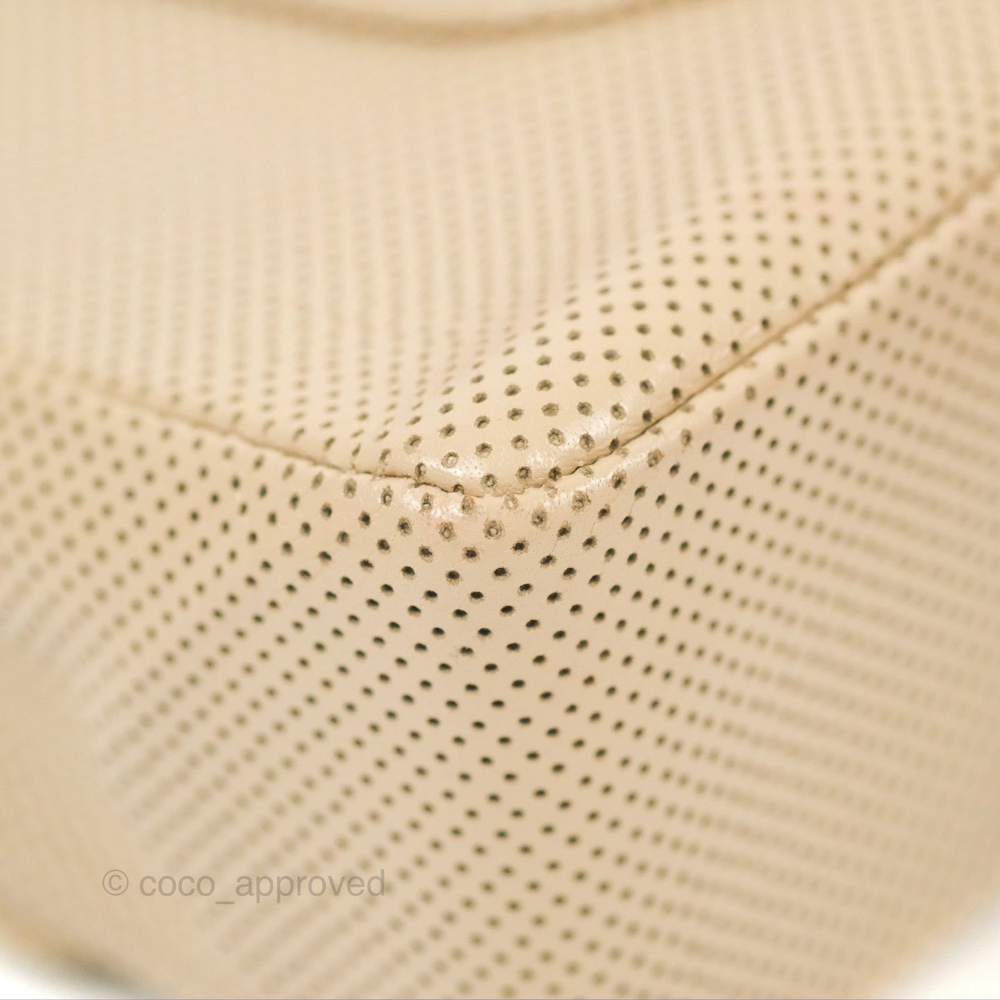 Chanel Vintage Medium Perforated Single Flap Beige/Red Matte Gold Hardware⁣⁣