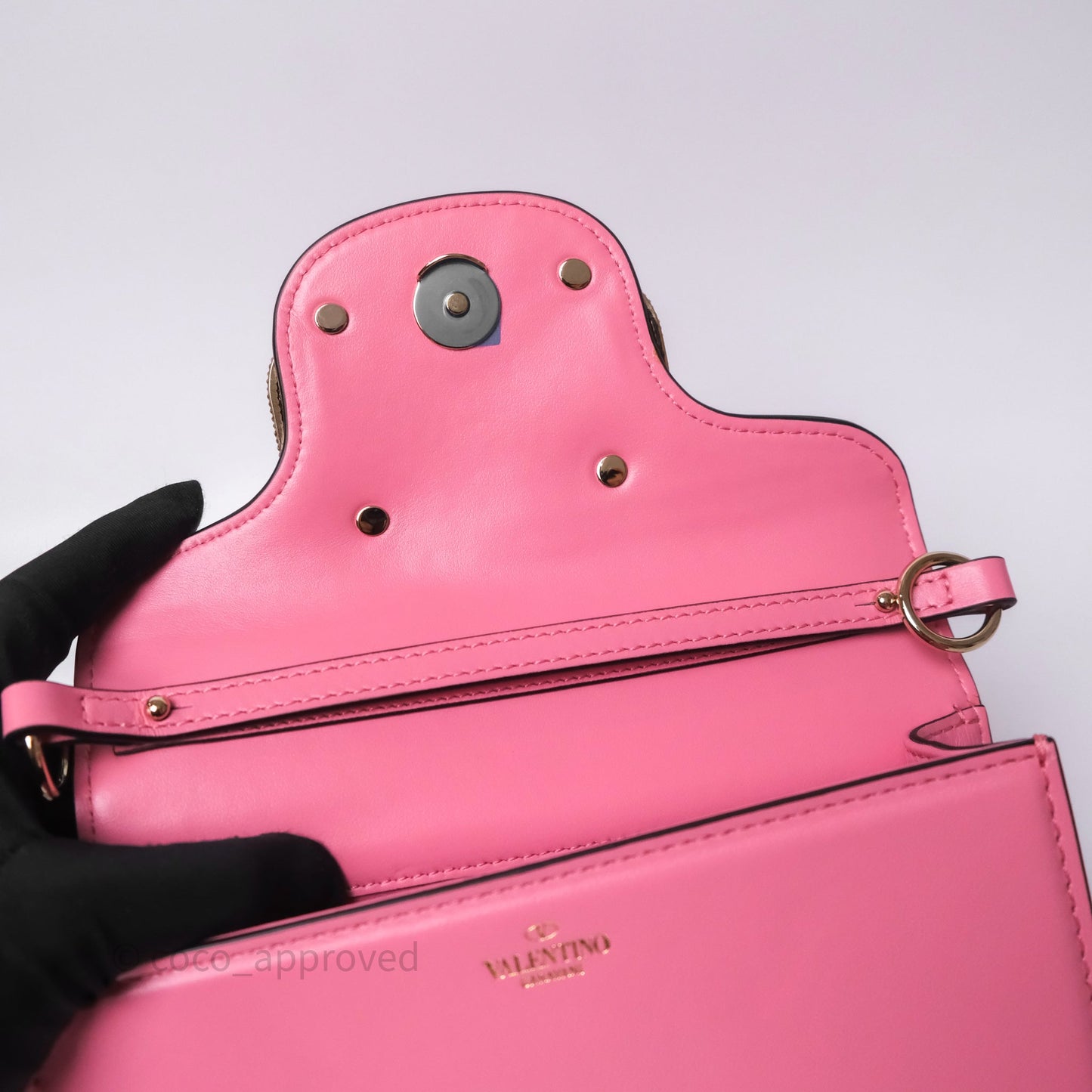 Valentino Garavani Locò Small Shoulder Bag Pink Calfskin Gold Hardware
