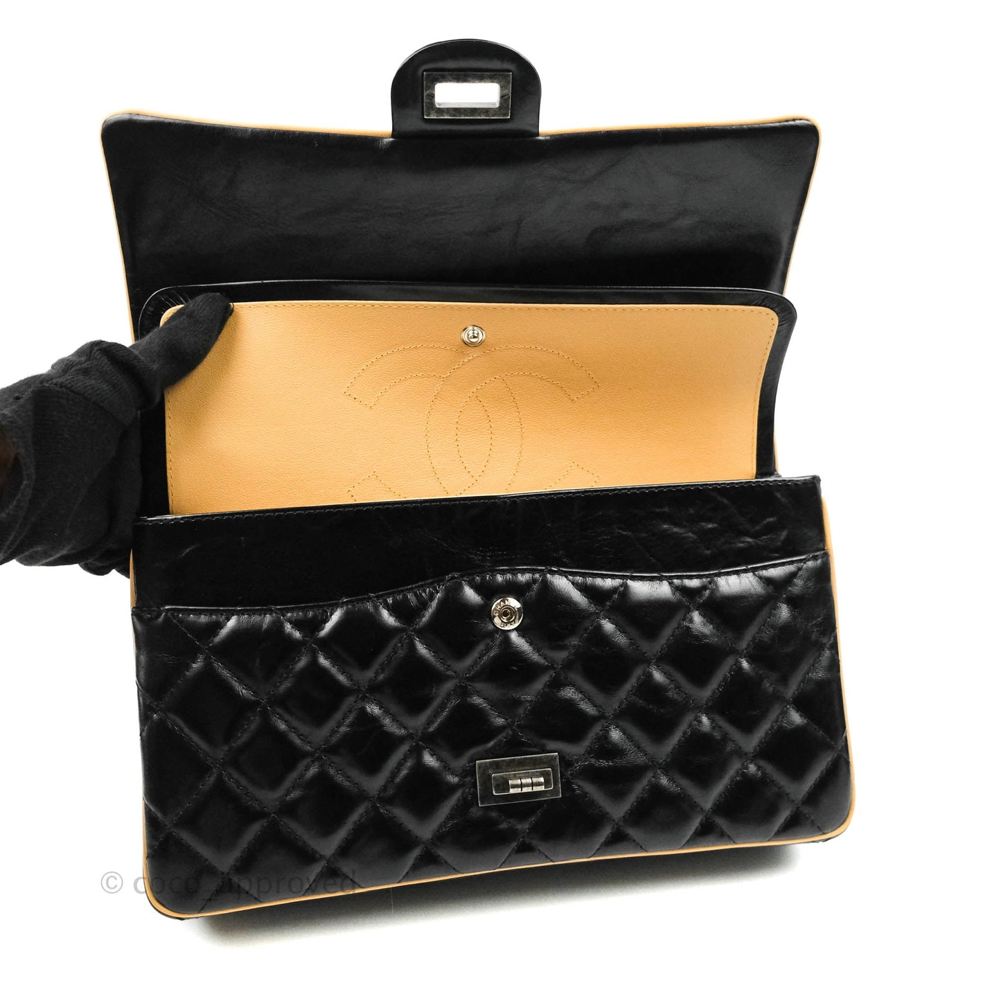 Chanel Reissue Quilted Aged Calfskin Beige & Black Ruthenium Hardware 226