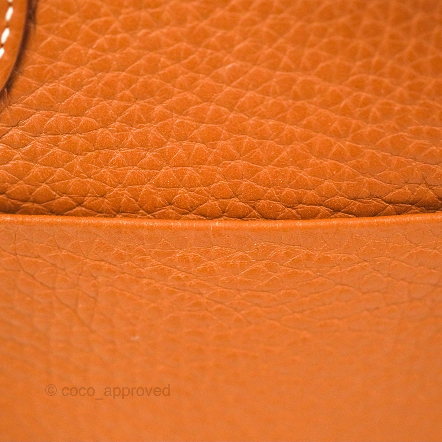 Hermès Lindy 26 Gold Taurillon Clemence Gold Hardware