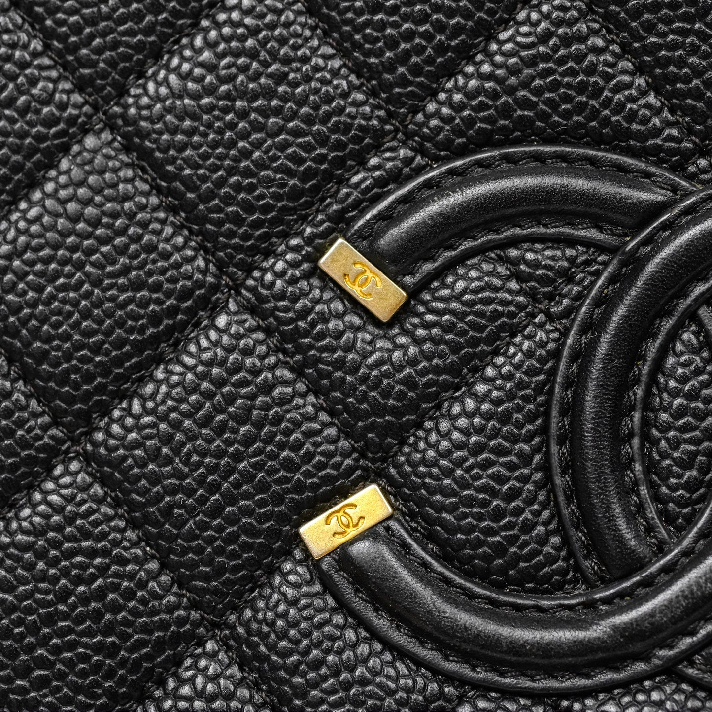 Chanel Quilted Medium CC Filigree Vanity Case Black Caviar Gold Hardware