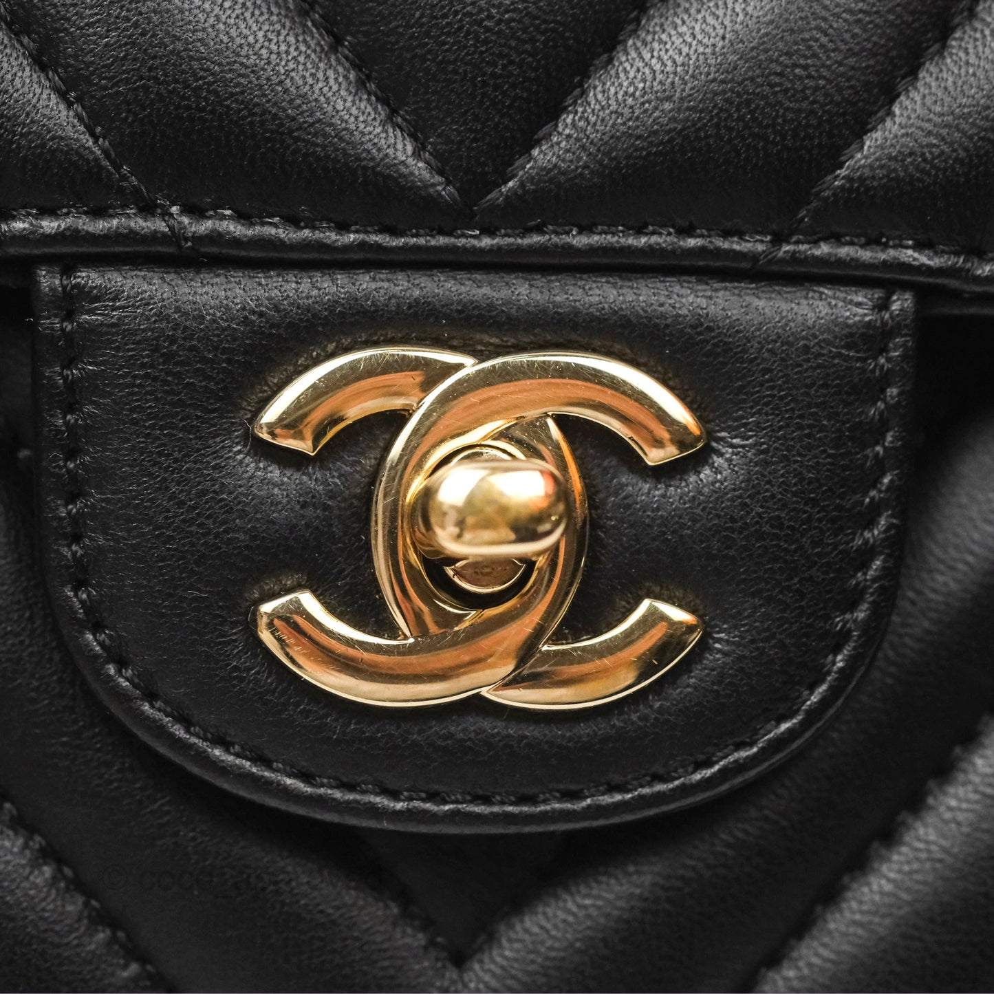 Chanel Classic M/L Medium Chevron Double Flap Black Lambskin Gold Hardware