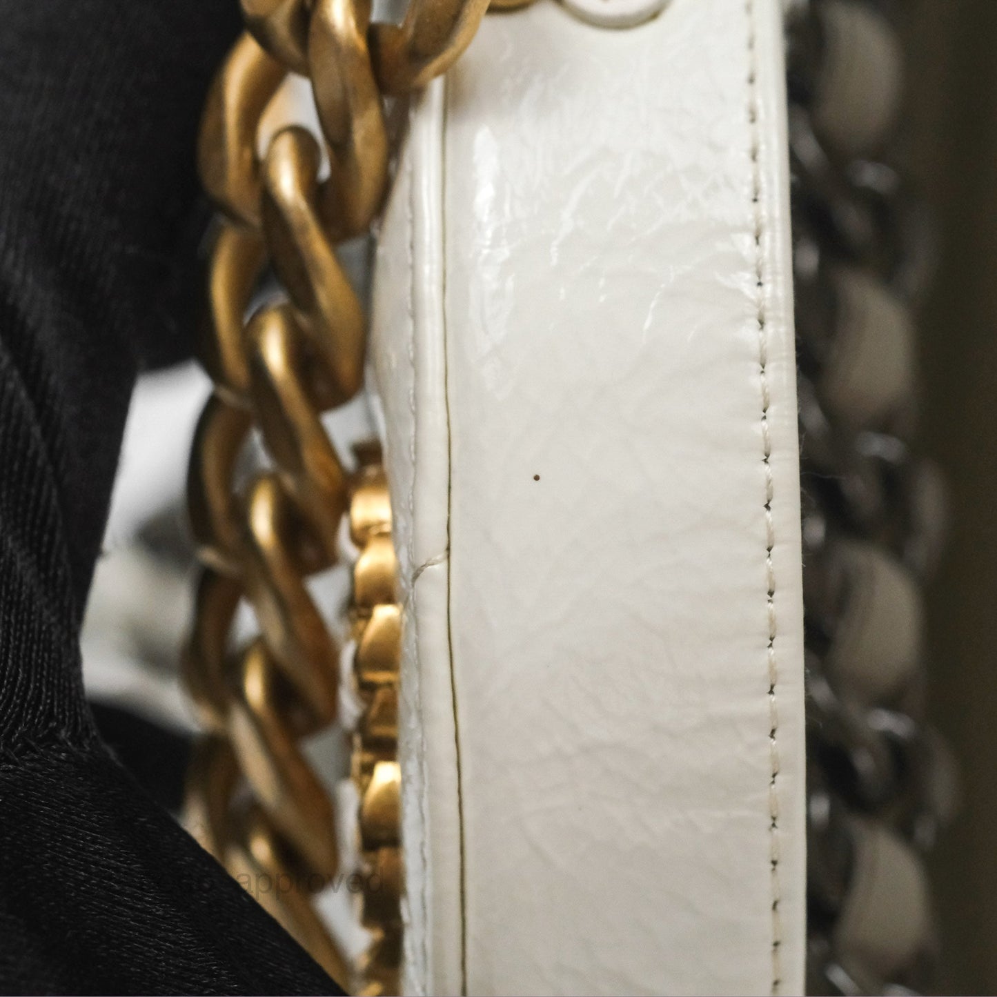 Chanel 19 Round Clutch With Chain White Glazed Calfskin Mixed Hardware