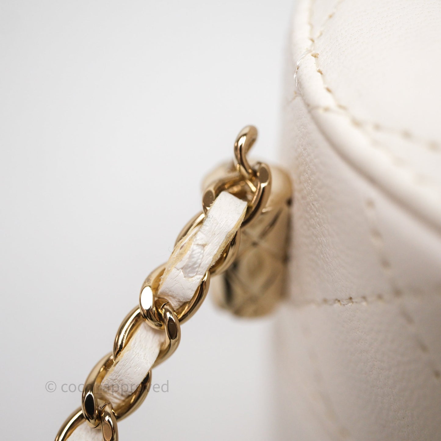 Chanel Quilted Round Vanity Clutch With Chain White Lambskin Gold Hardware