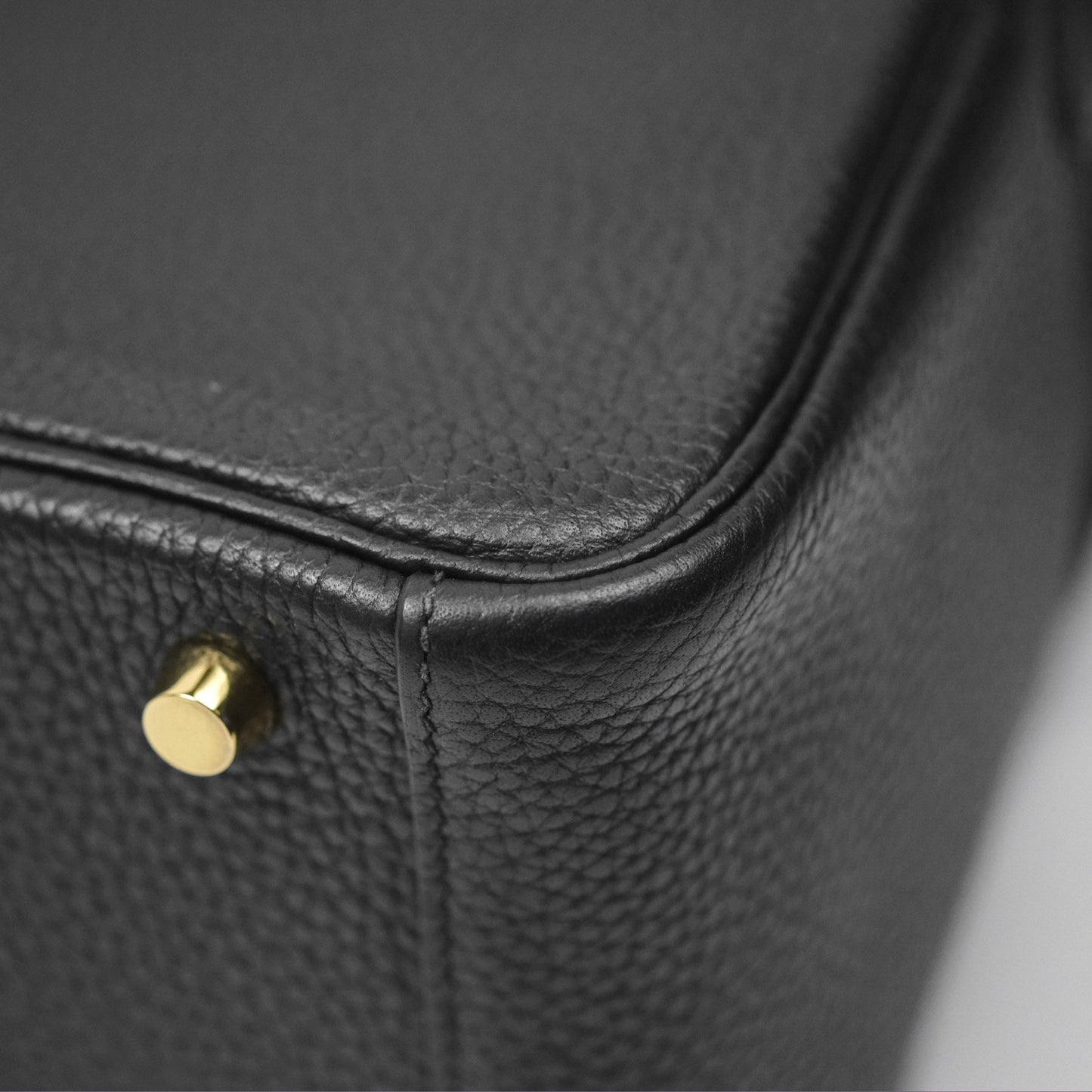 Hermès Lindy 26 Black Clemence Gold Hardware