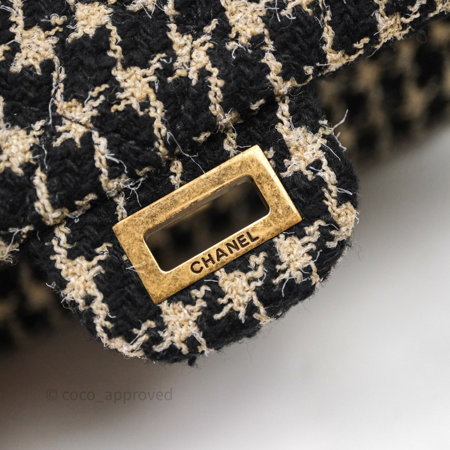 Chanel Reissue 225 Black Beige Houndstooth Tweed Antique Gold Hardware