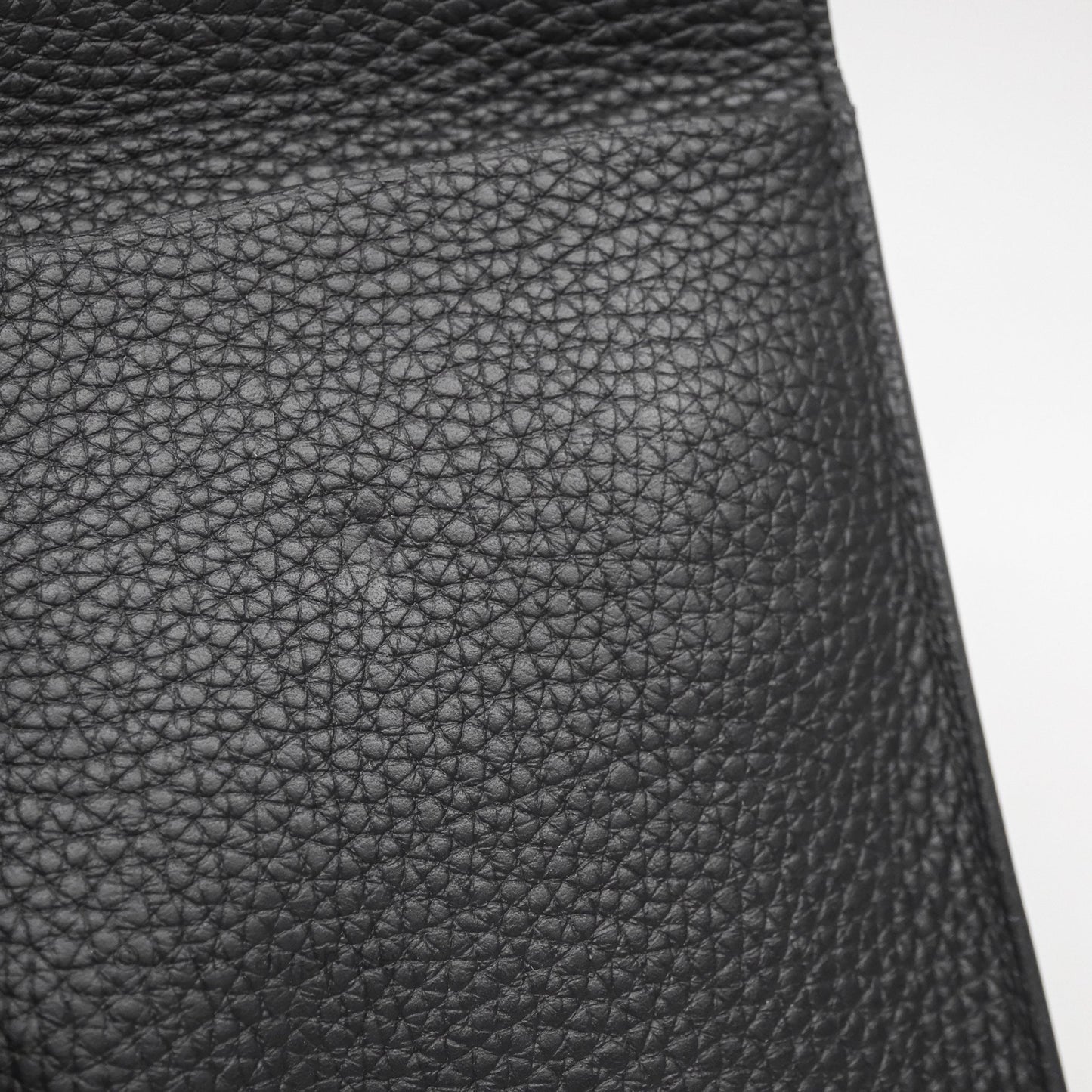 Hermès Halzan 25 Taurillon Clemence 89 Noir Gold Hardware