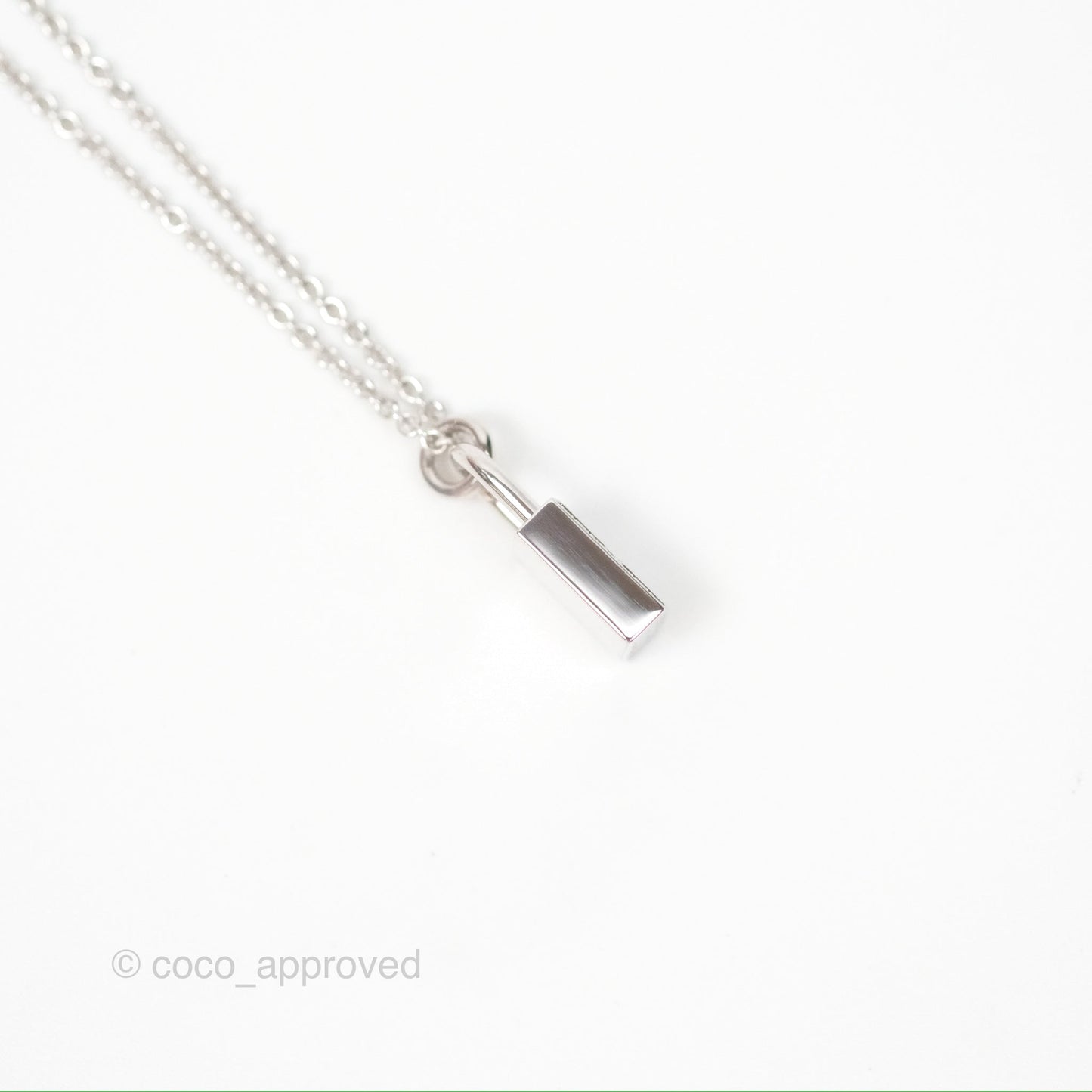 Hermes Kelly Cadenas Pendant White Gold Necklace