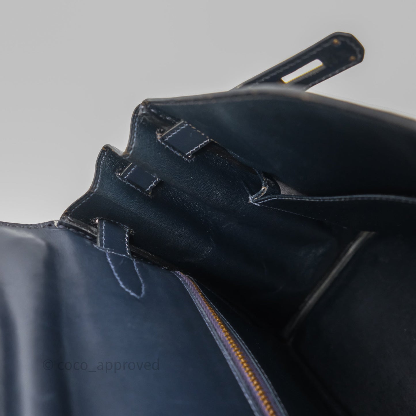 Hermès Vintage Kelly 28 Retourn Navy Box Leather Gold Hardware