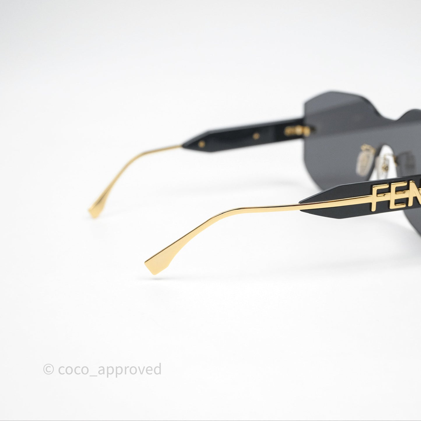 Fendi Fendi Logo Black Sunglasses Gold Tone