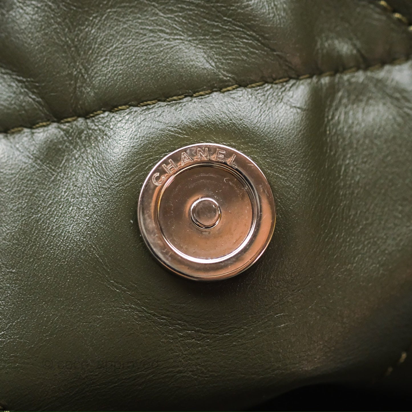 Chanel 22 Medium Green Shiny Calfskin Ruthenium Hardware