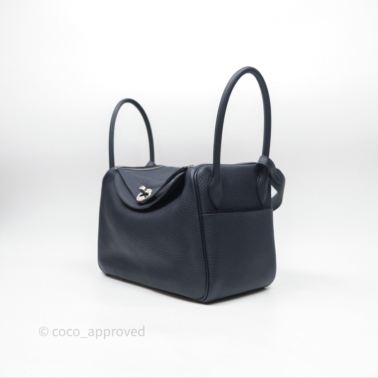 Hermès Lindy 26 Bleu Nuit 2Z Taurillon Clemence Palladium Hardware