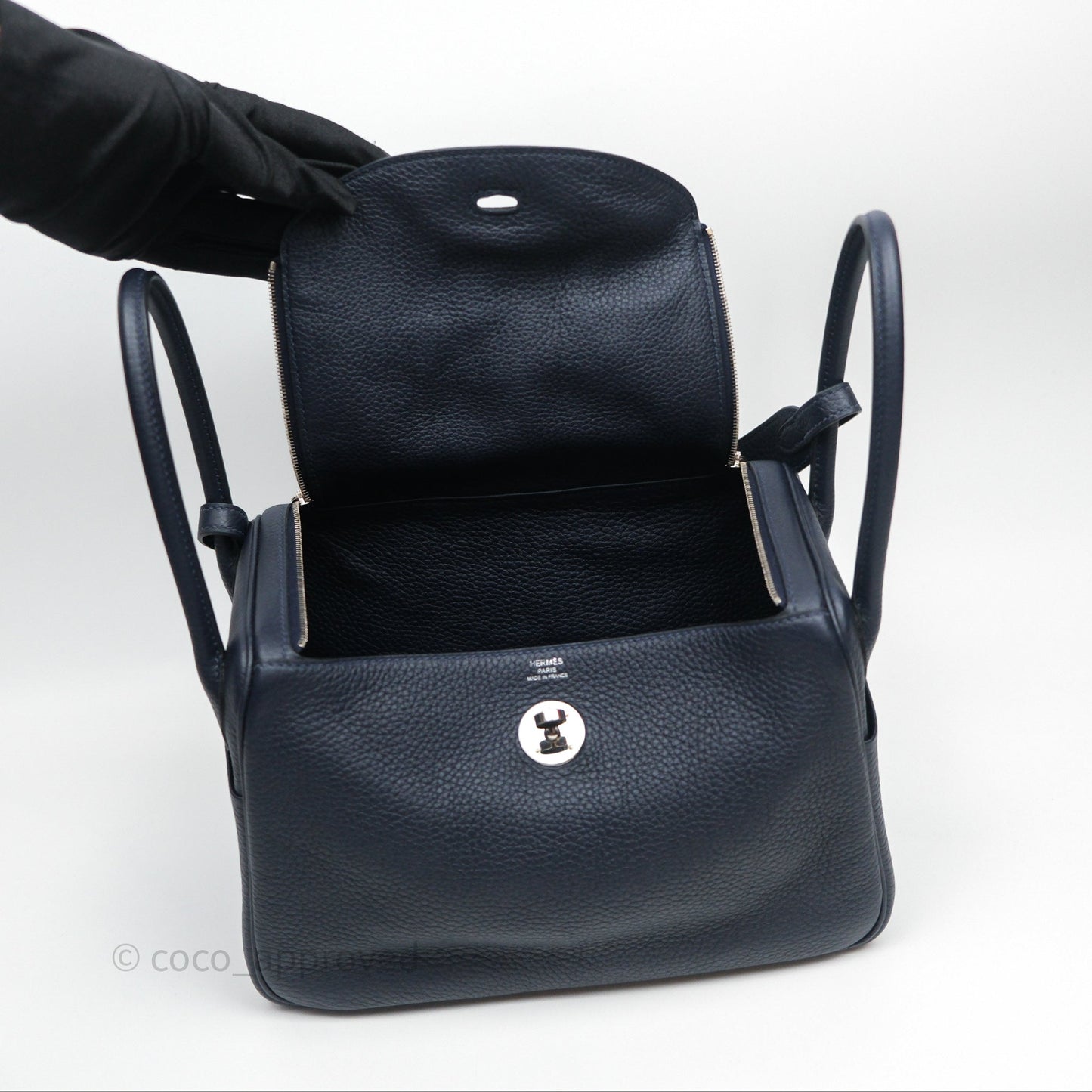 Hermès Lindy 26 Bleu Nuit 2Z Taurillon Clemence Palladium Hardware