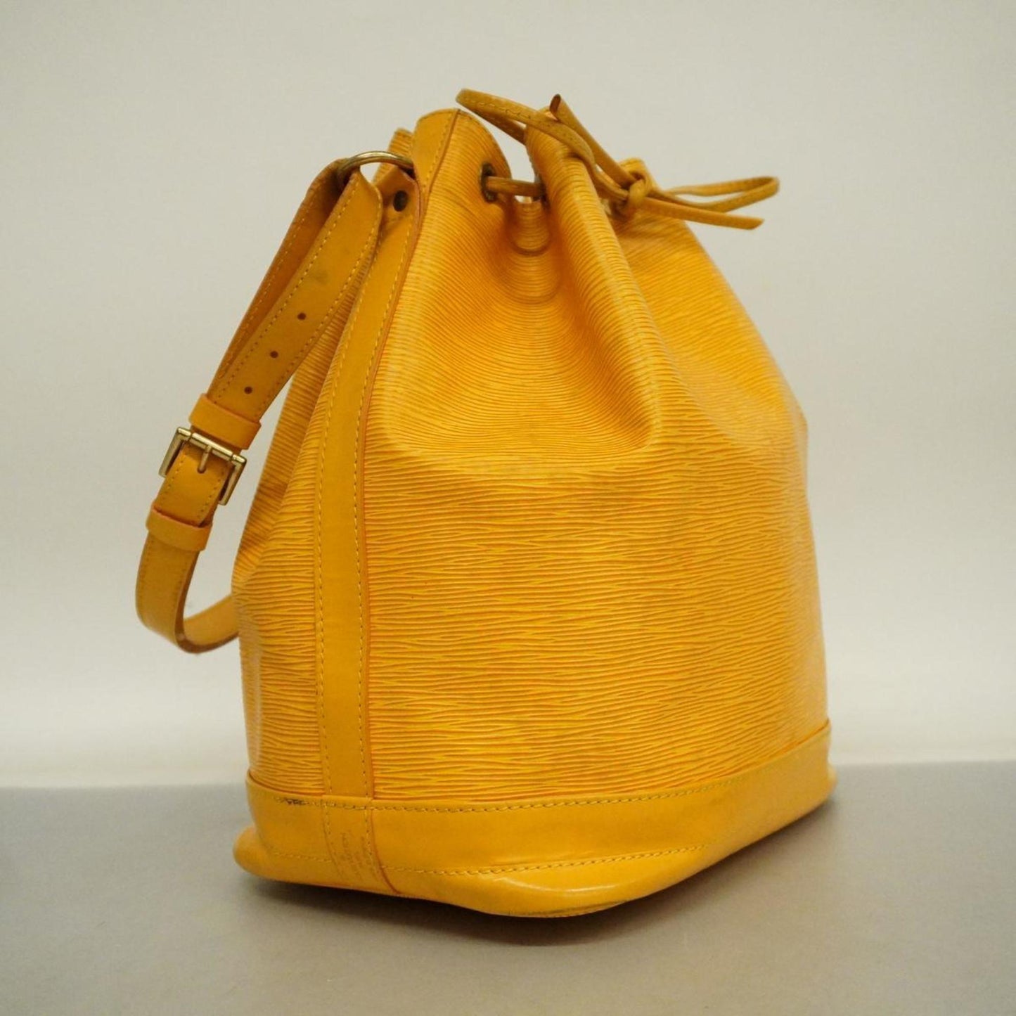 Louis Vuitton Noé  Leather Shoulder Bag ()