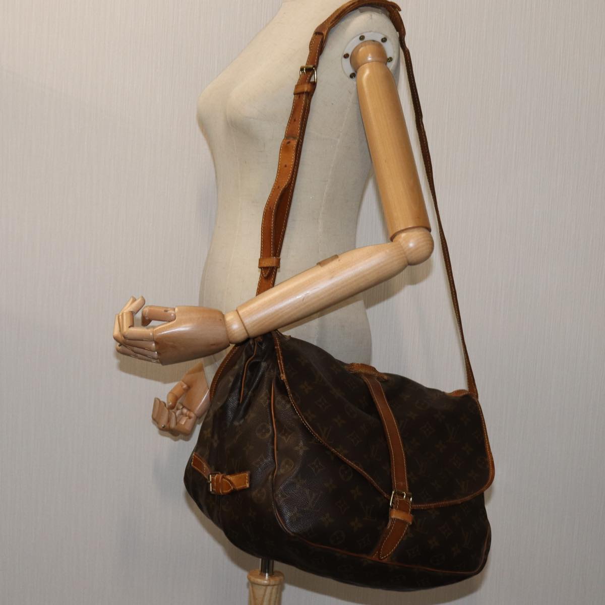 LOUIS VUITTON Monogram Saumur 35 Shoulder Bag M42254 LV 70072