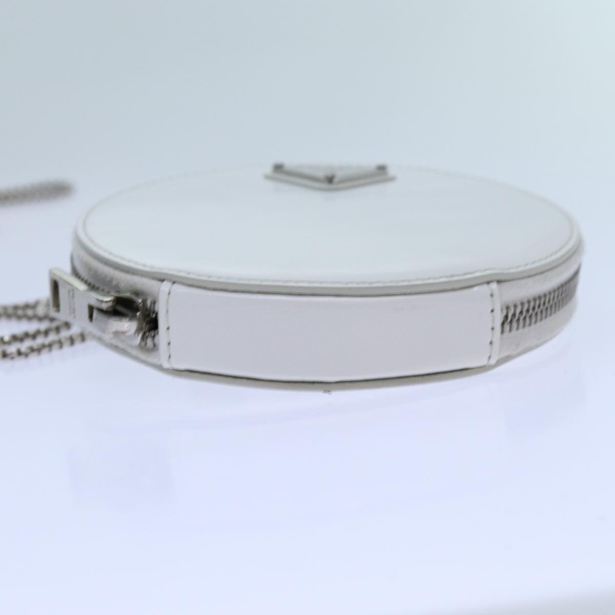 Luxury PradaChain Shoulder Bag Patent leather White 70442