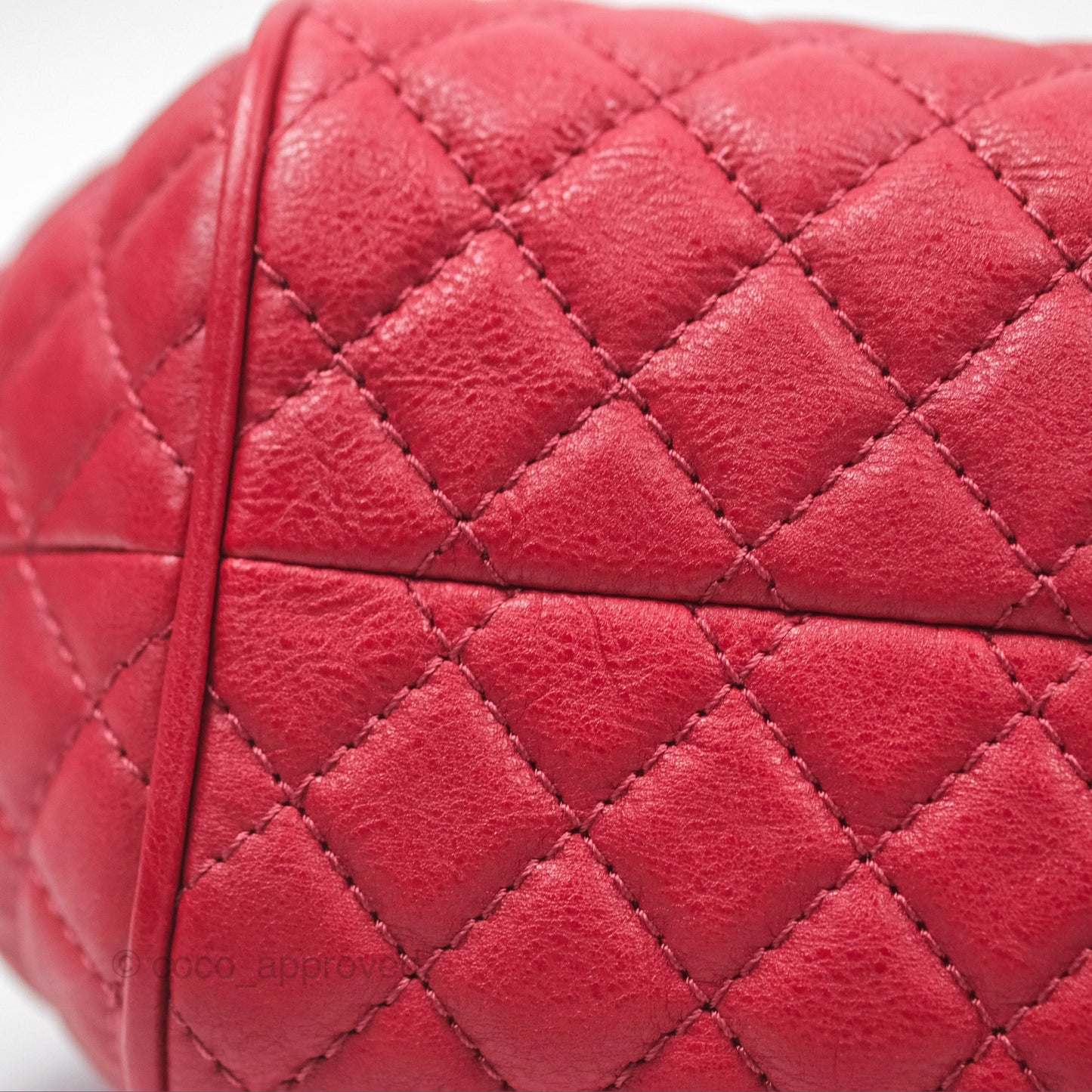 Chanel Quilted Kisslock Handbag With Chain Red Calfskin Gold Hardware