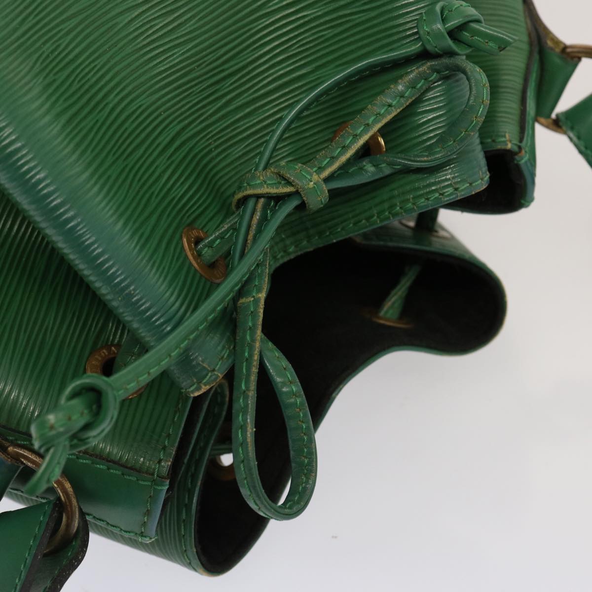 LOUIS VUITTON Epi Petit Noe Shoulder Bag Green M44104 LV 70550