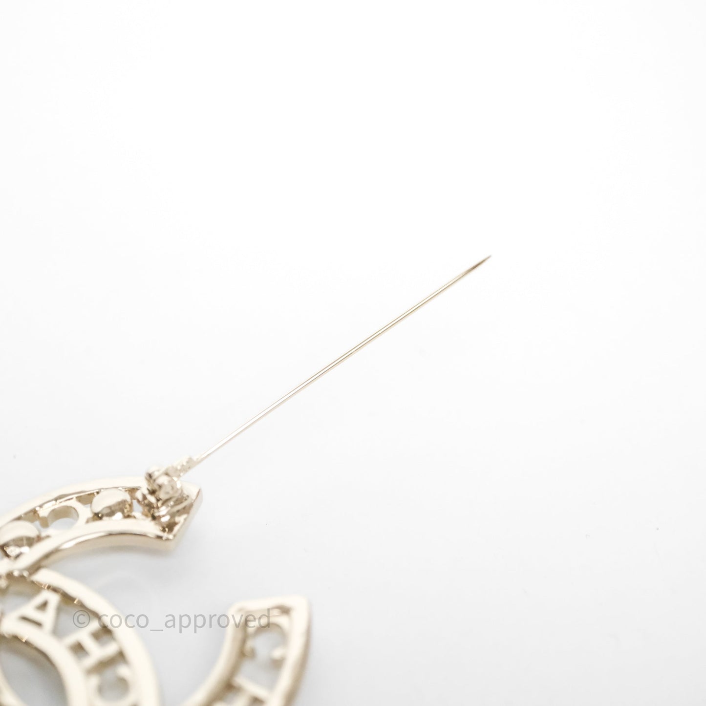 Chanel Crystal Pearl CC Logo Brooch Gold Tone 25V