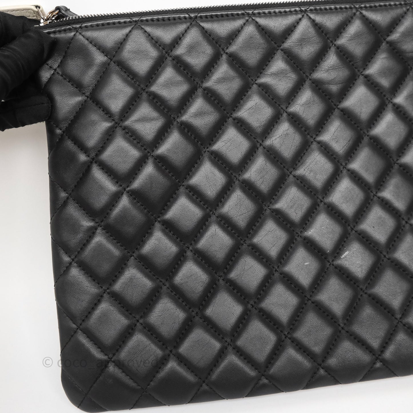 Chanel Classic Zipper O Case Black/ White Gold Hardware