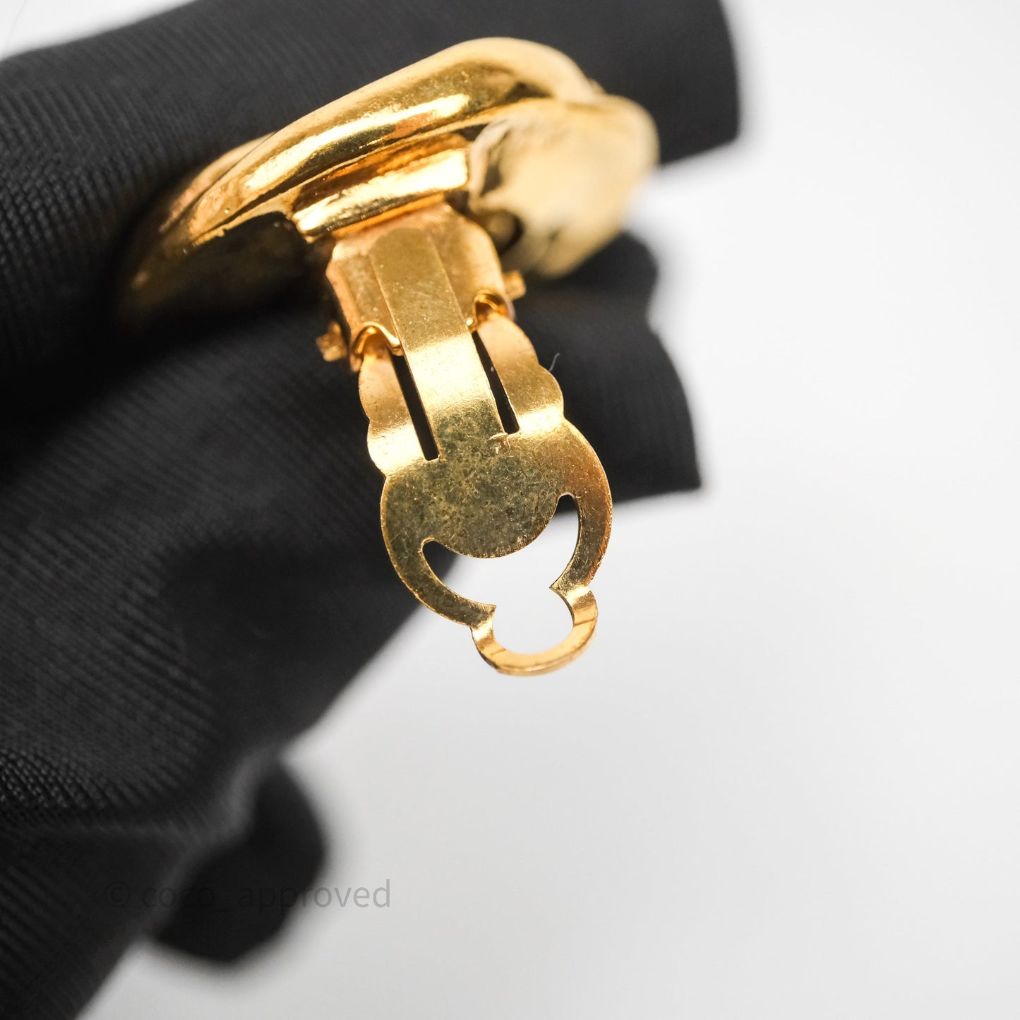 Chanel Vintage CC Round Ear Clip Gold Tone 93P