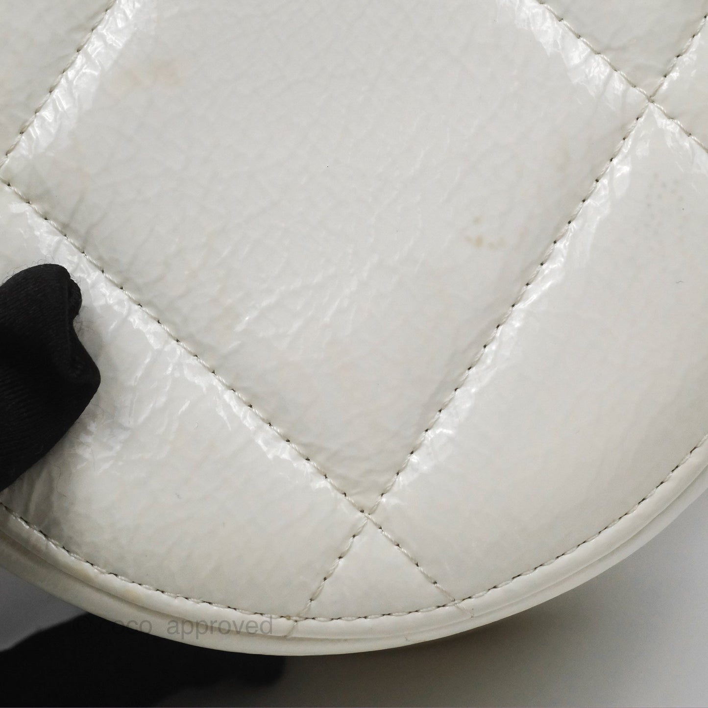 Chanel 19 Round Clutch With Chain White Glazed Calfskin Mixed Hardware