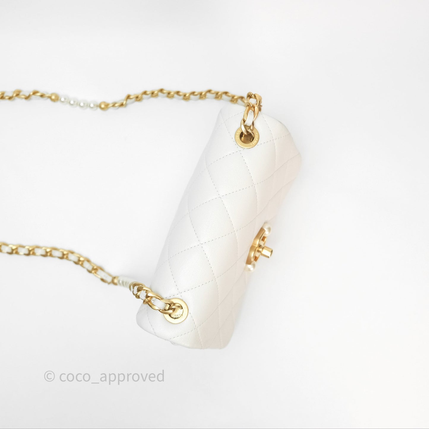 Chanel Quilted Pearl Flap Bag White Shiny Crumpled Calfskin Aged Gold Hardware 22C