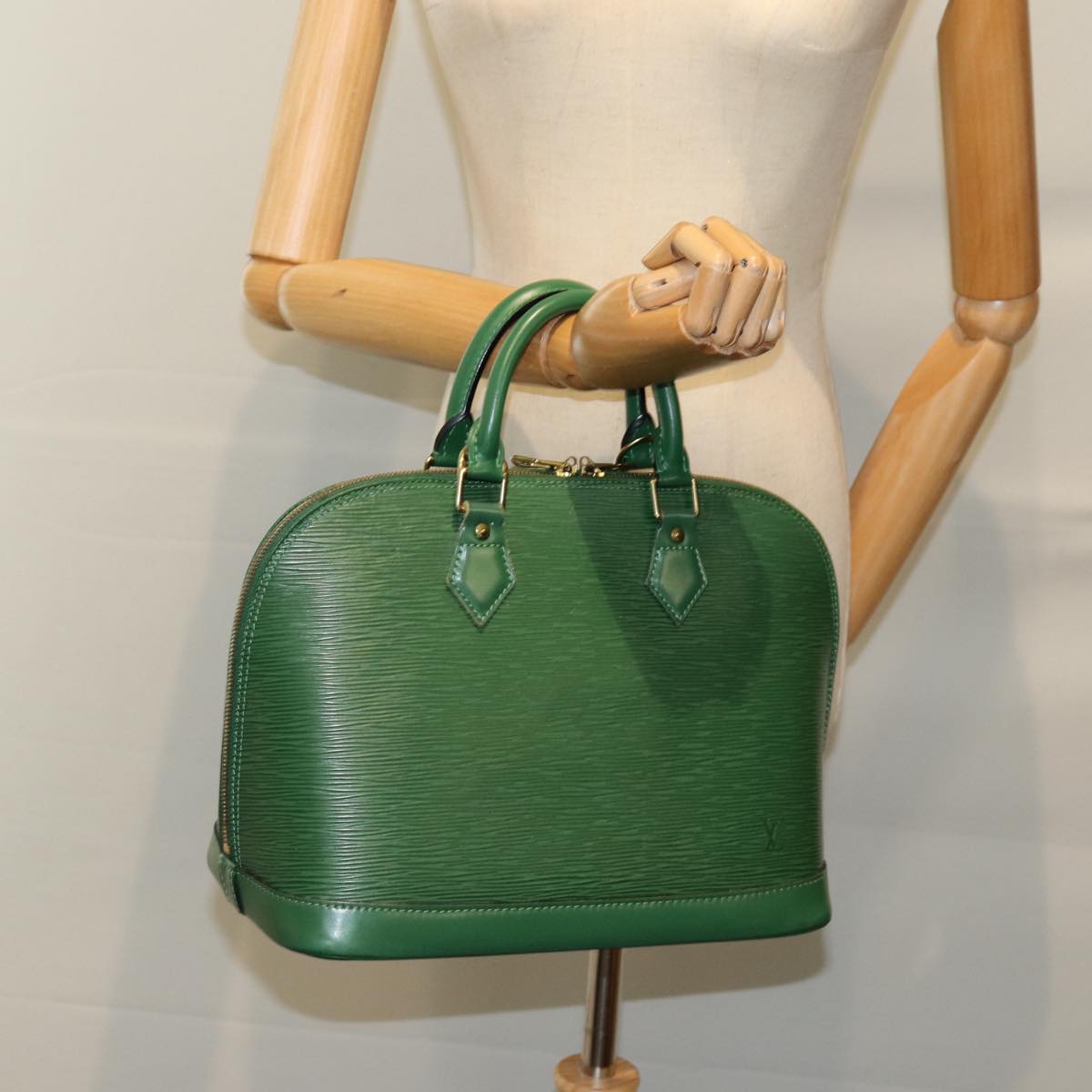 LOUIS VUITTON Epi Alma Hand Bag Borneo Green M52144 LV 72224