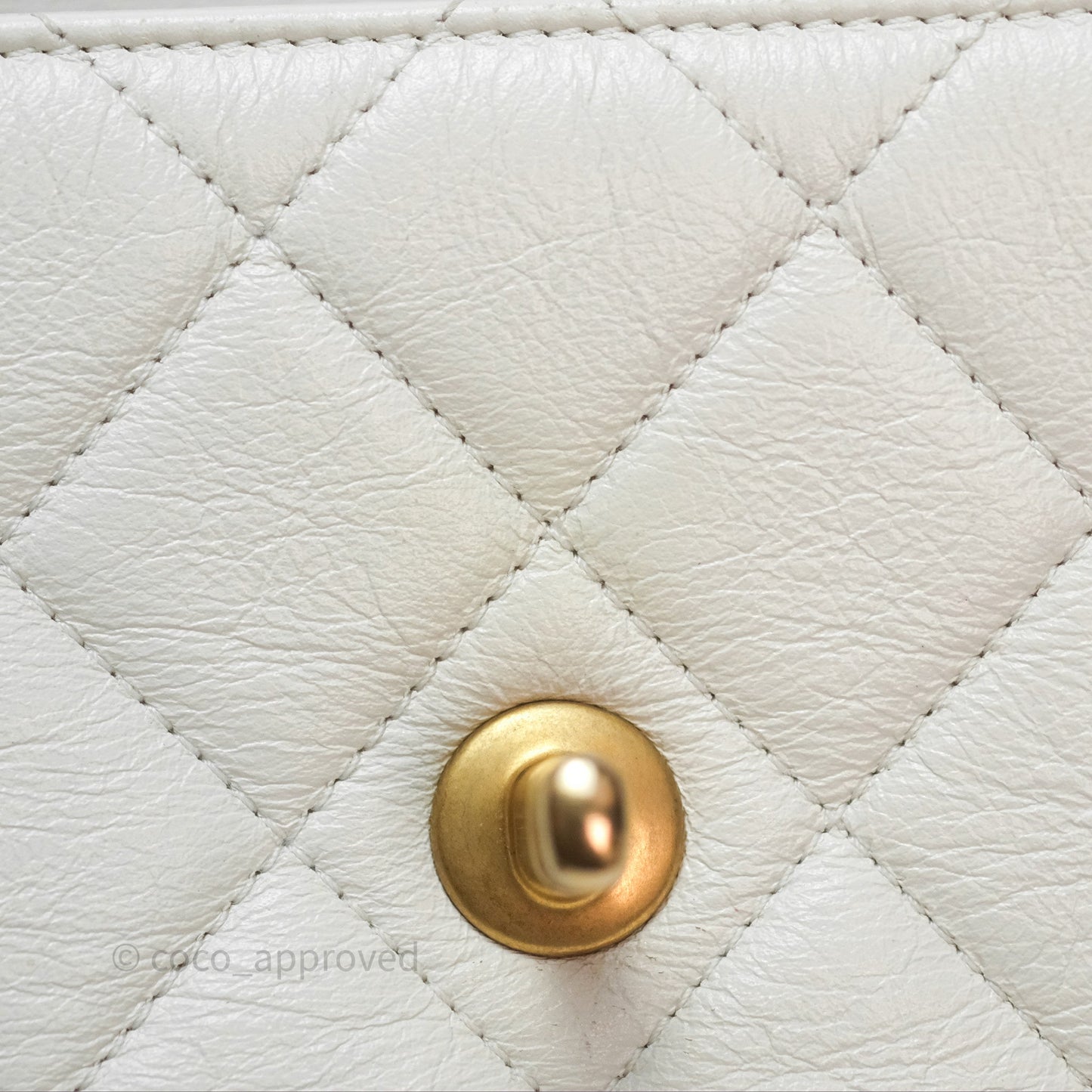 Chanel Quilted Pearl Flap Bag White Shiny Crumpled Calfskin Aged Gold Hardware 22C