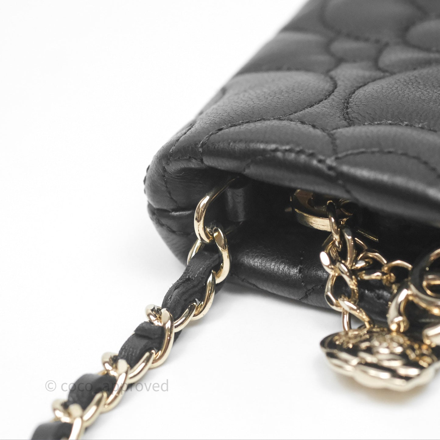 Chanel Camellia Pochette Clutch Black Lambskin Gold Hardware