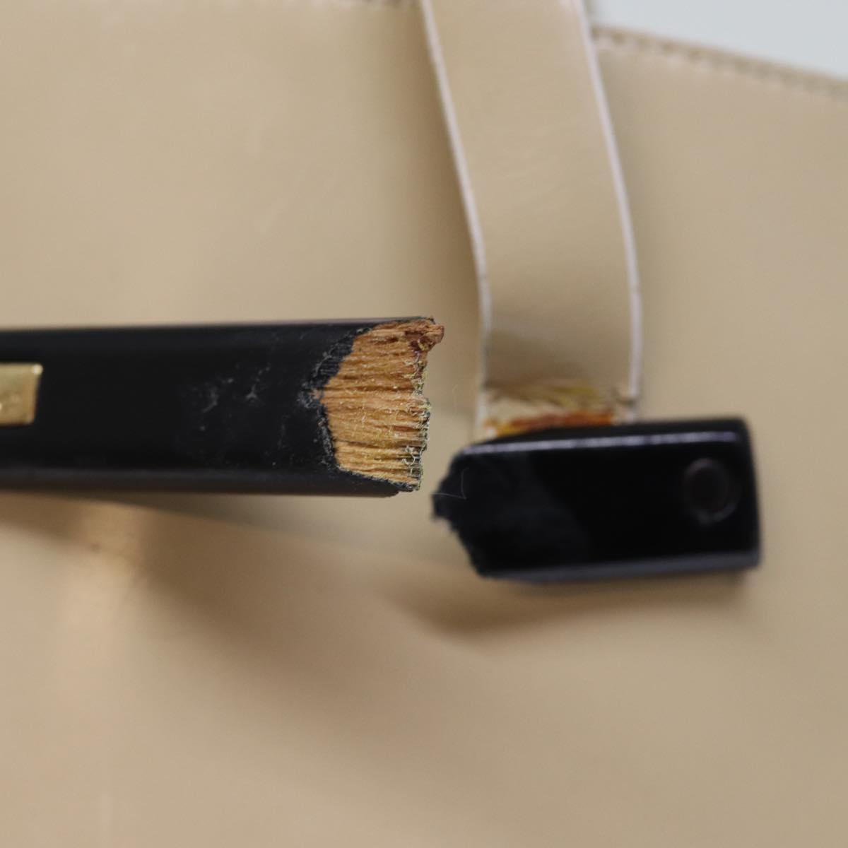 Luxury Gucci Trending 2025 Hand Bag Patent leather Beige  72962