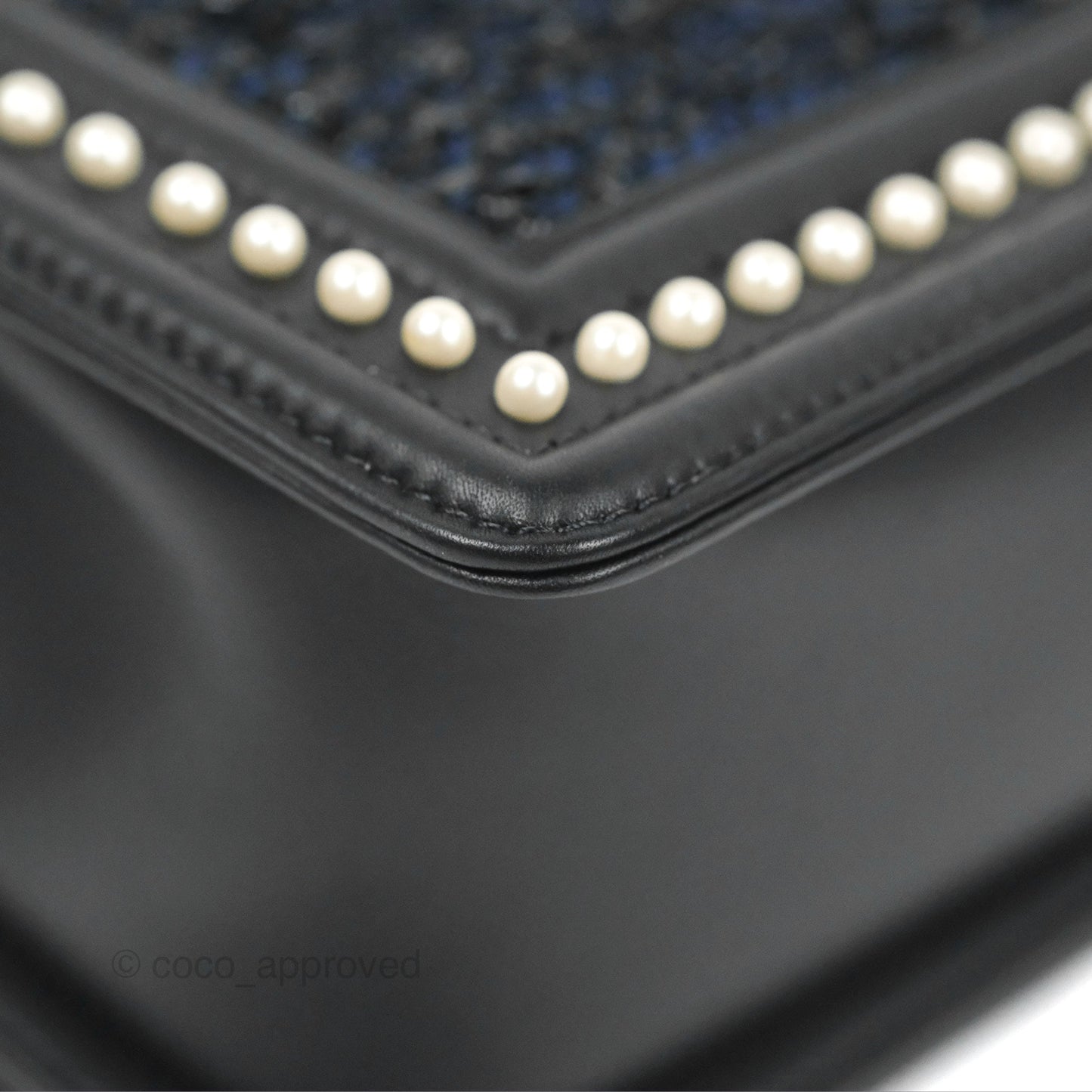 Chanel Medium Pearl Around Boy Black/Navy Tweed Gun Metal Hardware