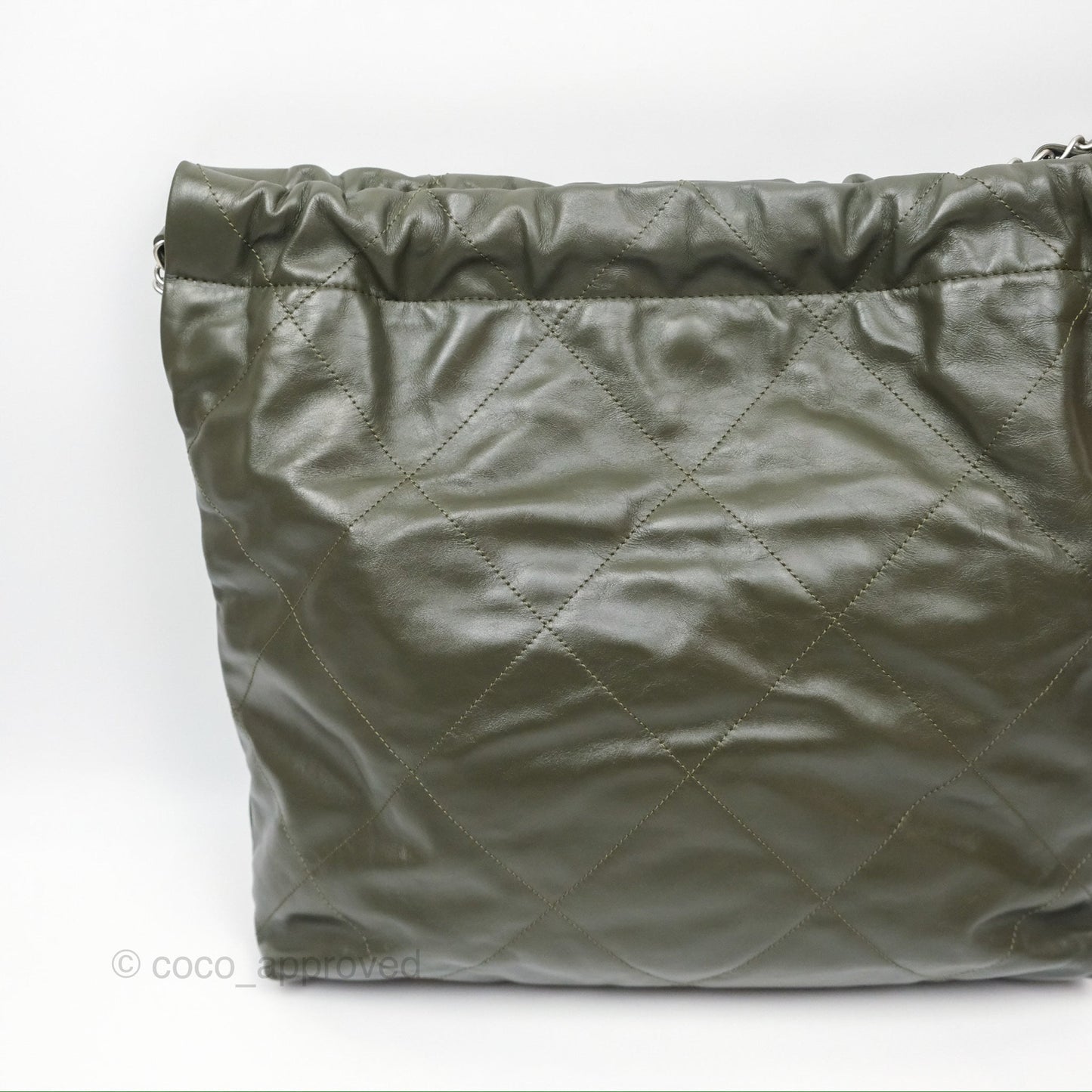 Chanel 22 Medium Green Shiny Calfskin Ruthenium Hardware