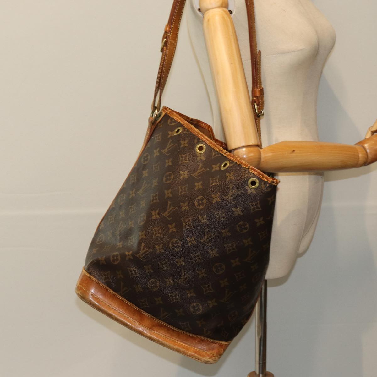 LOUIS VUITTON Monogram Noe Shoulder Bag M42224 LV 73310