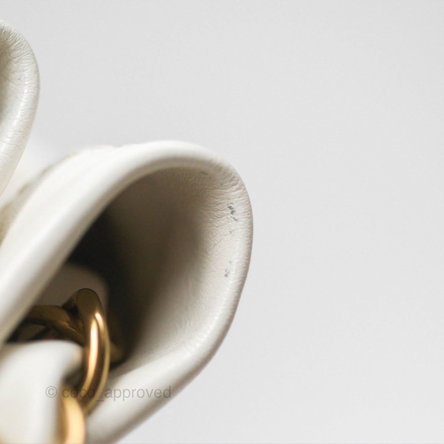 Chanel 22 Medium White Shiny Calfskin Aged Gold Hardware
