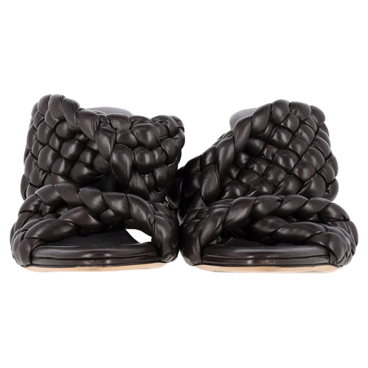 Luxury Bottega Veneta Intrecciato Slide Sandals in Brown Leather