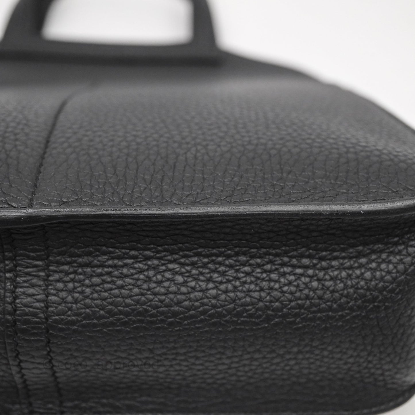 Hermès Halzan 25 Taurillon Clemence 89 Noir Gold Hardware