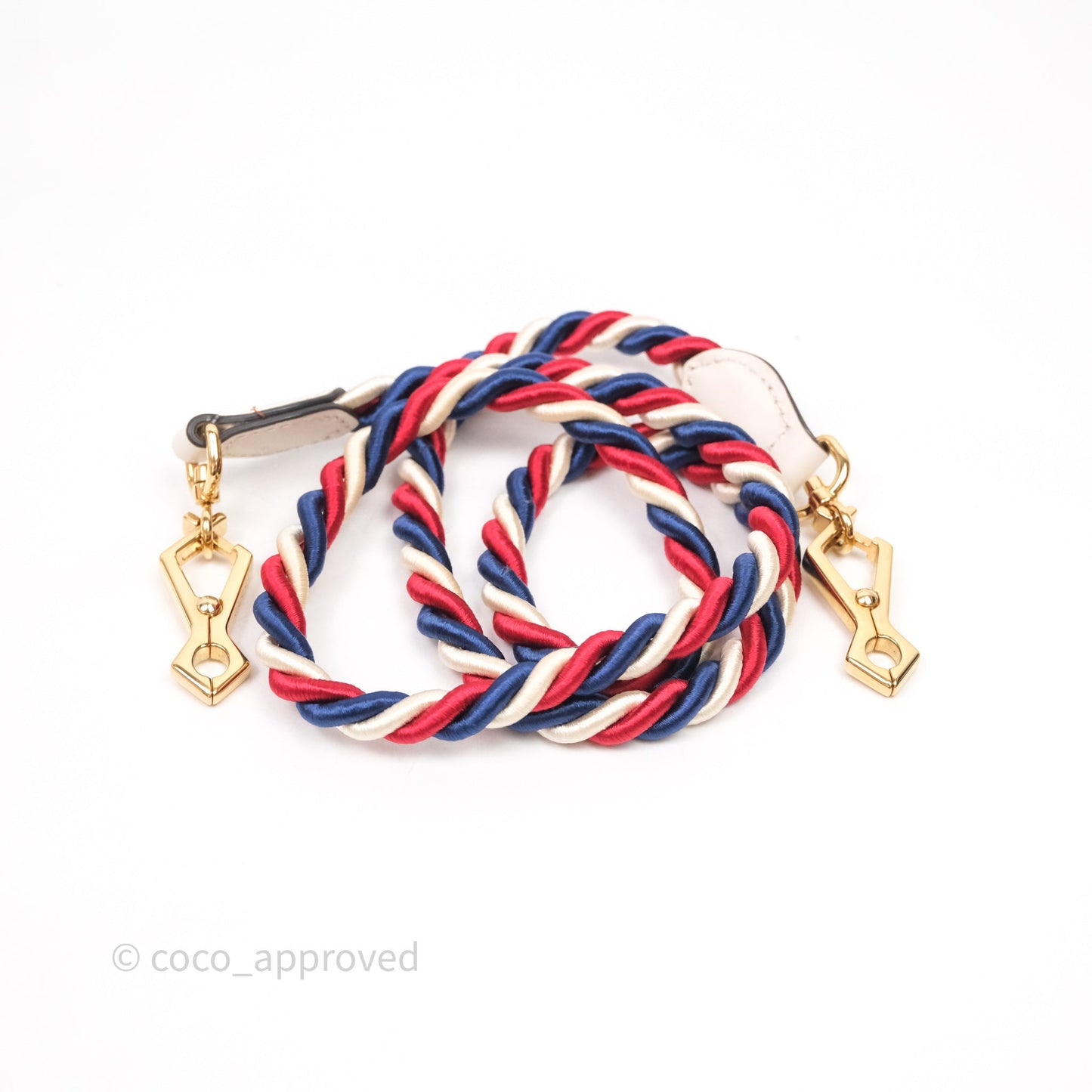Gucci Mini Sylvie Top Handle White Calfskin Shoulder Bag⁣ ⁣⁣⁣⁣⁣⁣⁣⁣⁣⁣⁣⁣⁣⁣⁣⁣With Strap