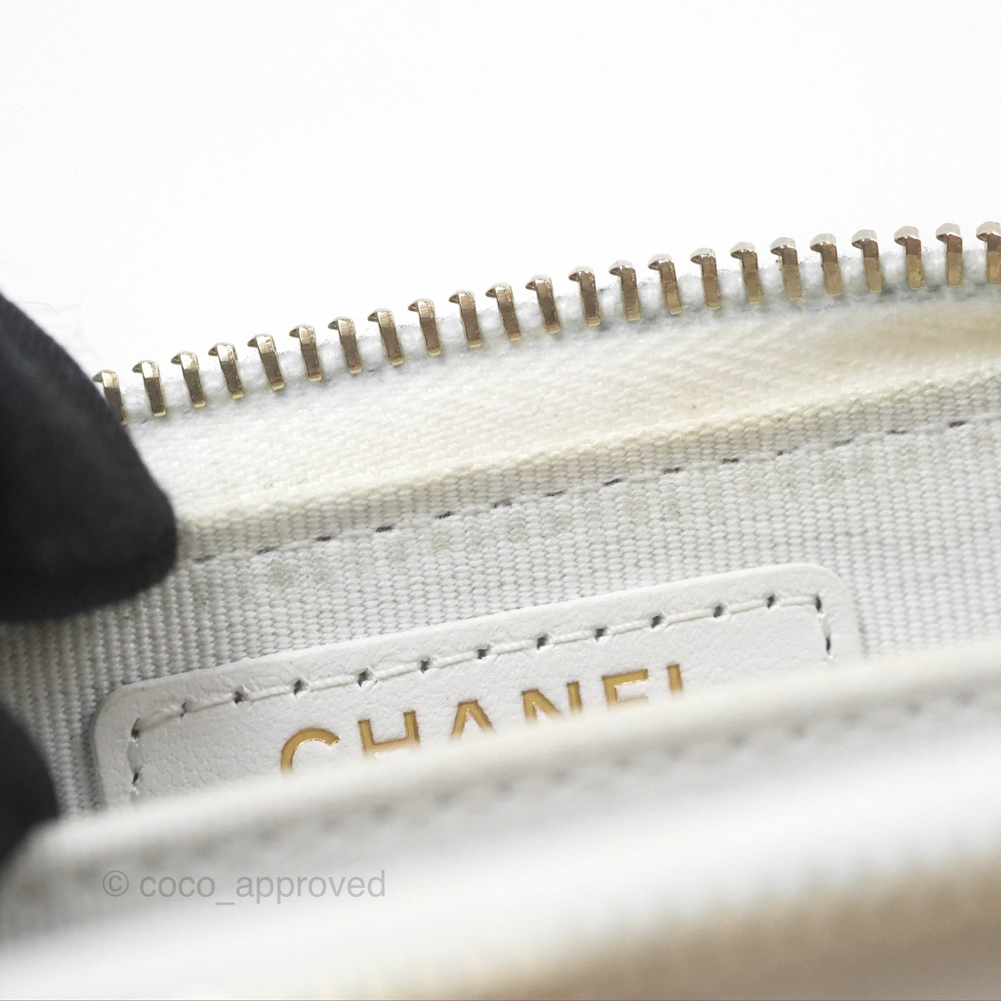Chanel Classic Zipped Coin Purse White Caviar Gold Hardware