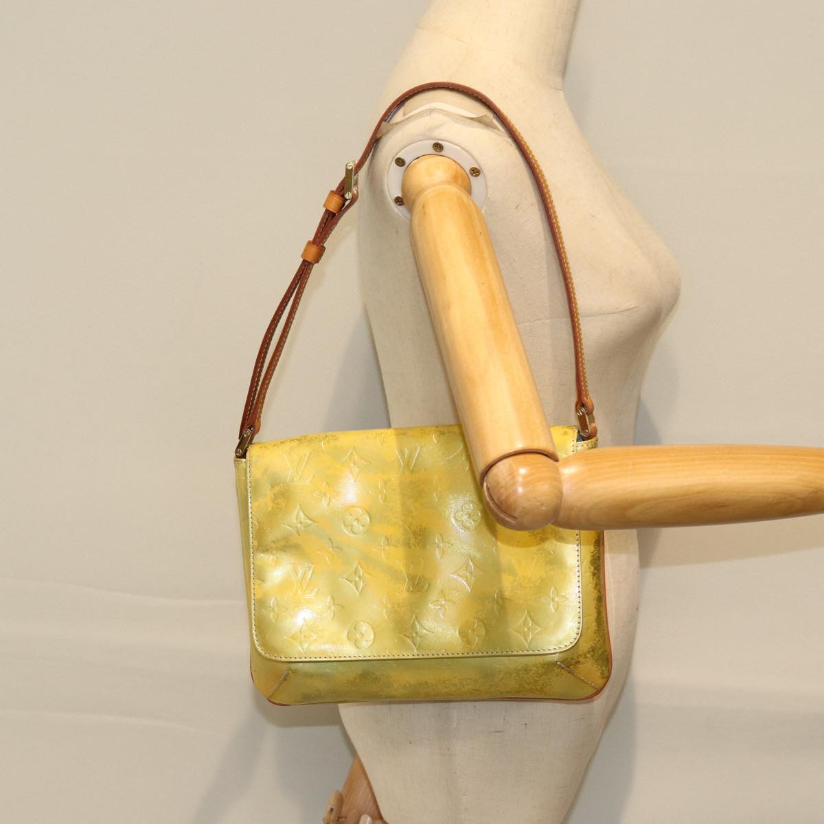 LOUIS VUITTON Monogram Vernis Thompson Street Bag Gris M91008 LV 74318