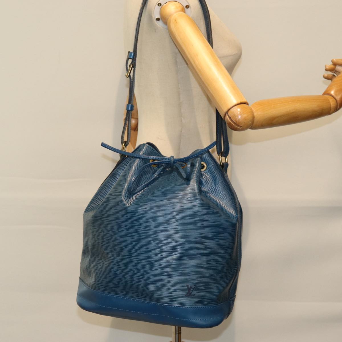 LOUIS VUITTON Epi Noe Shoulder Bag Toledo Blue M44005 LV 74375