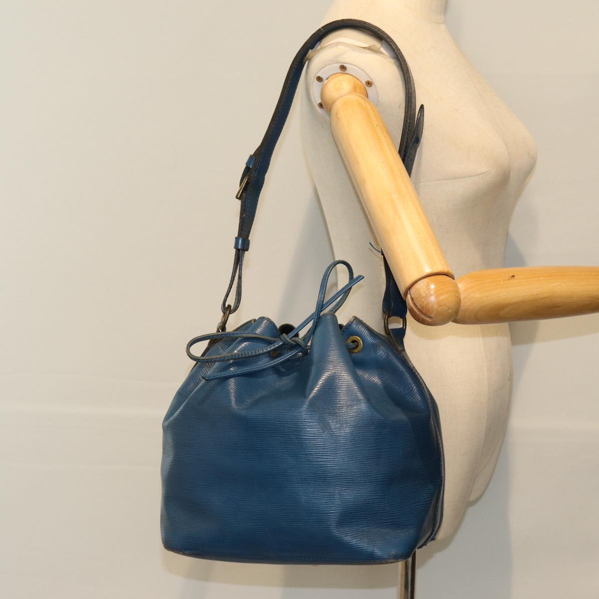 LOUIS VUITTON Epi Petit Noe Shoulder Bag Blue M44105 LV 74516