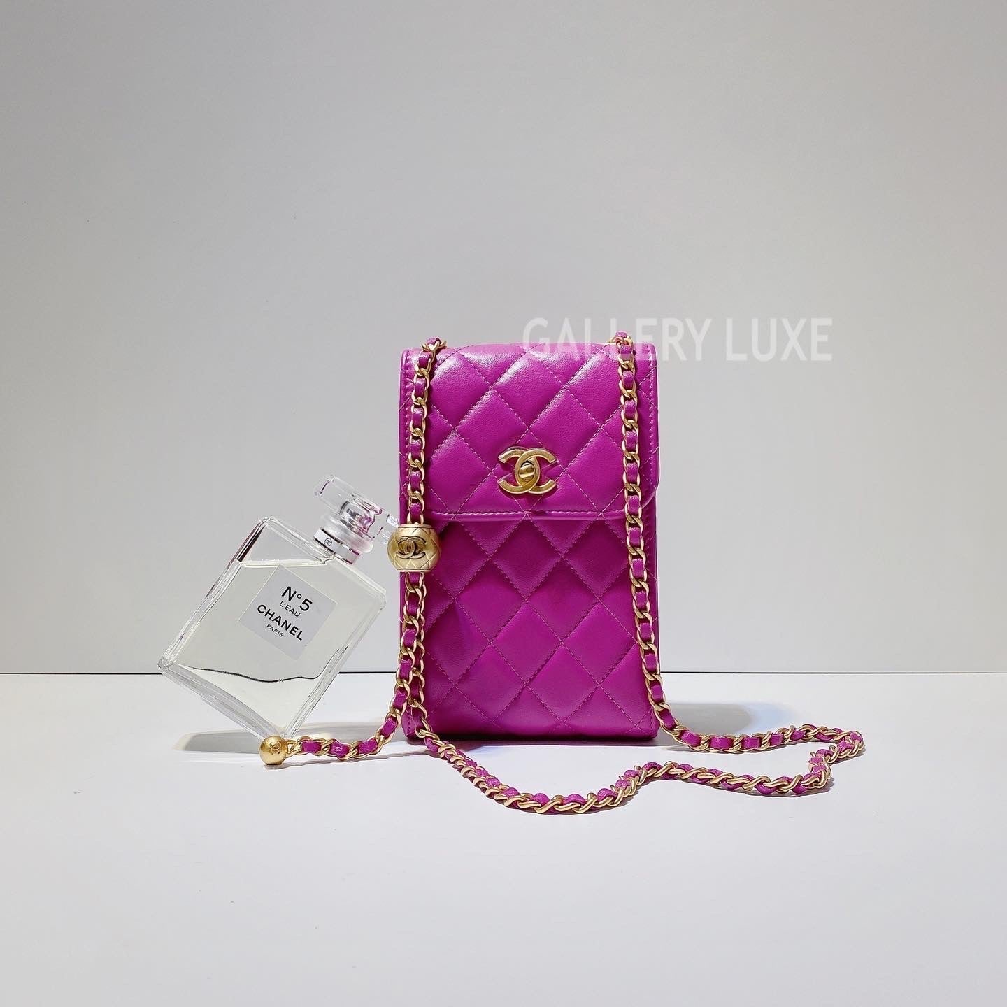 No.3348-Chanel Pearl Crush Phone Holder With Chain